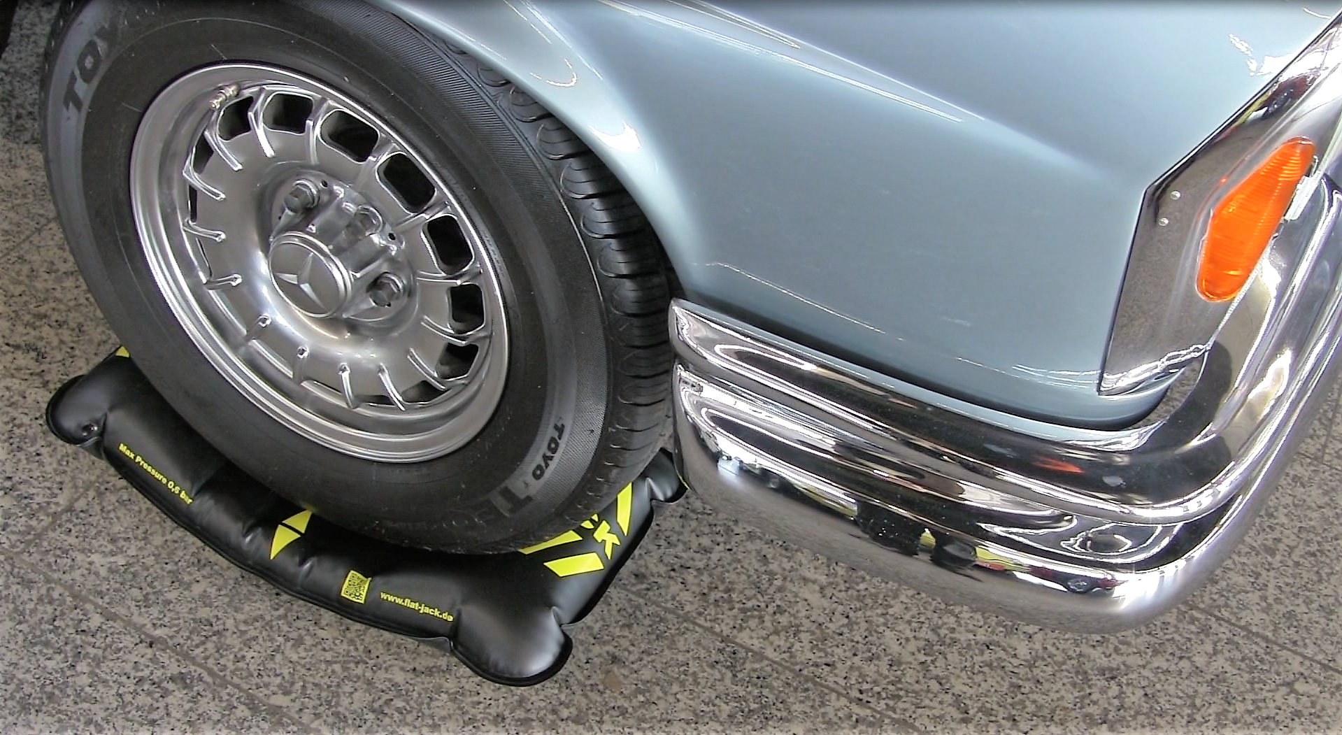 Sportwagen Reifen schonen  mit Flat-Jack Luftkissen